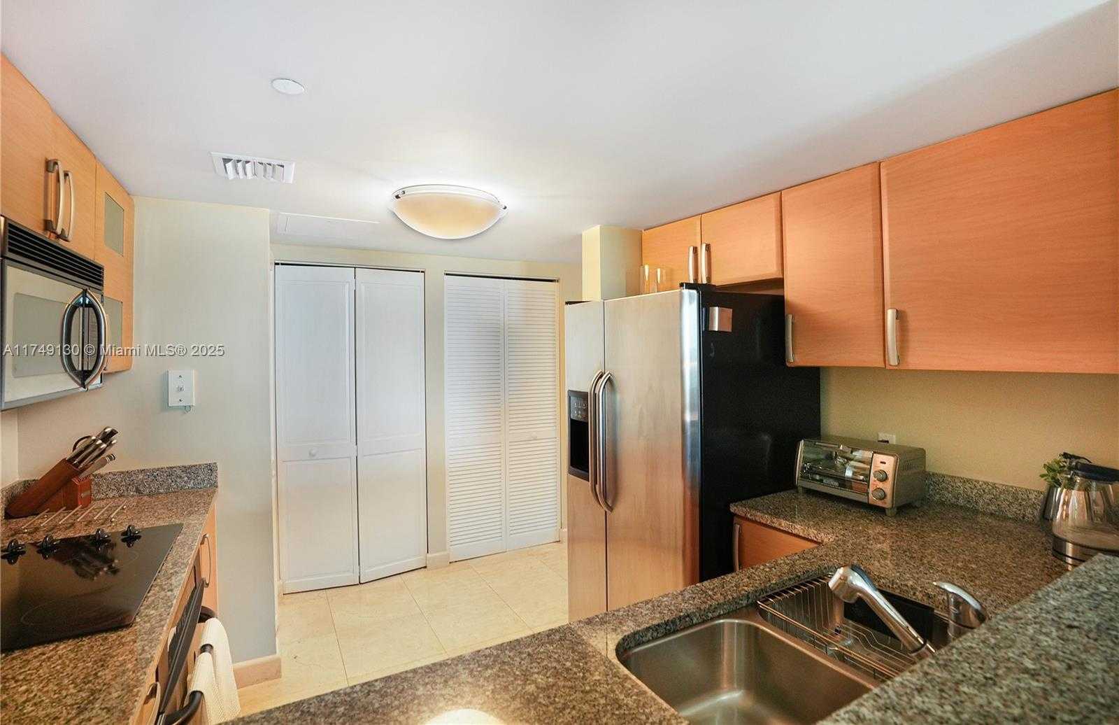 Small Image of 2101 BRICKELL AVE #1812, Miami Number 15