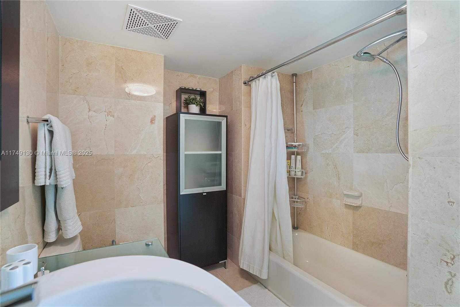 Small Image of 2101 BRICKELL AVE #1812, Miami Number 22