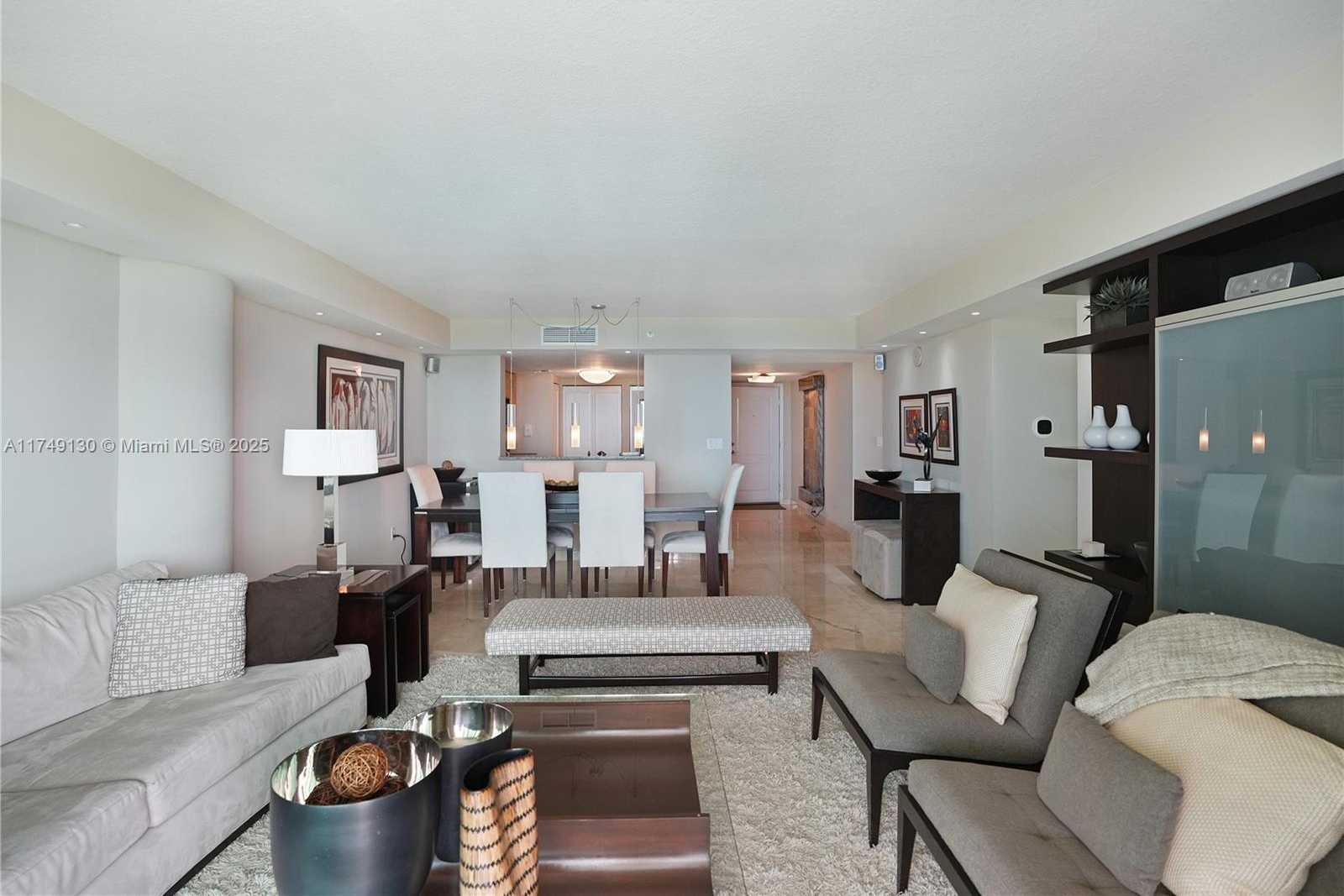 Small Image of 2101 BRICKELL AVE #1812, Miami Number 4