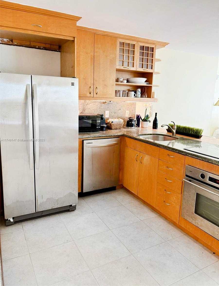 Small Image of 345 OCEAN DR #914, Miami Beach Number 12