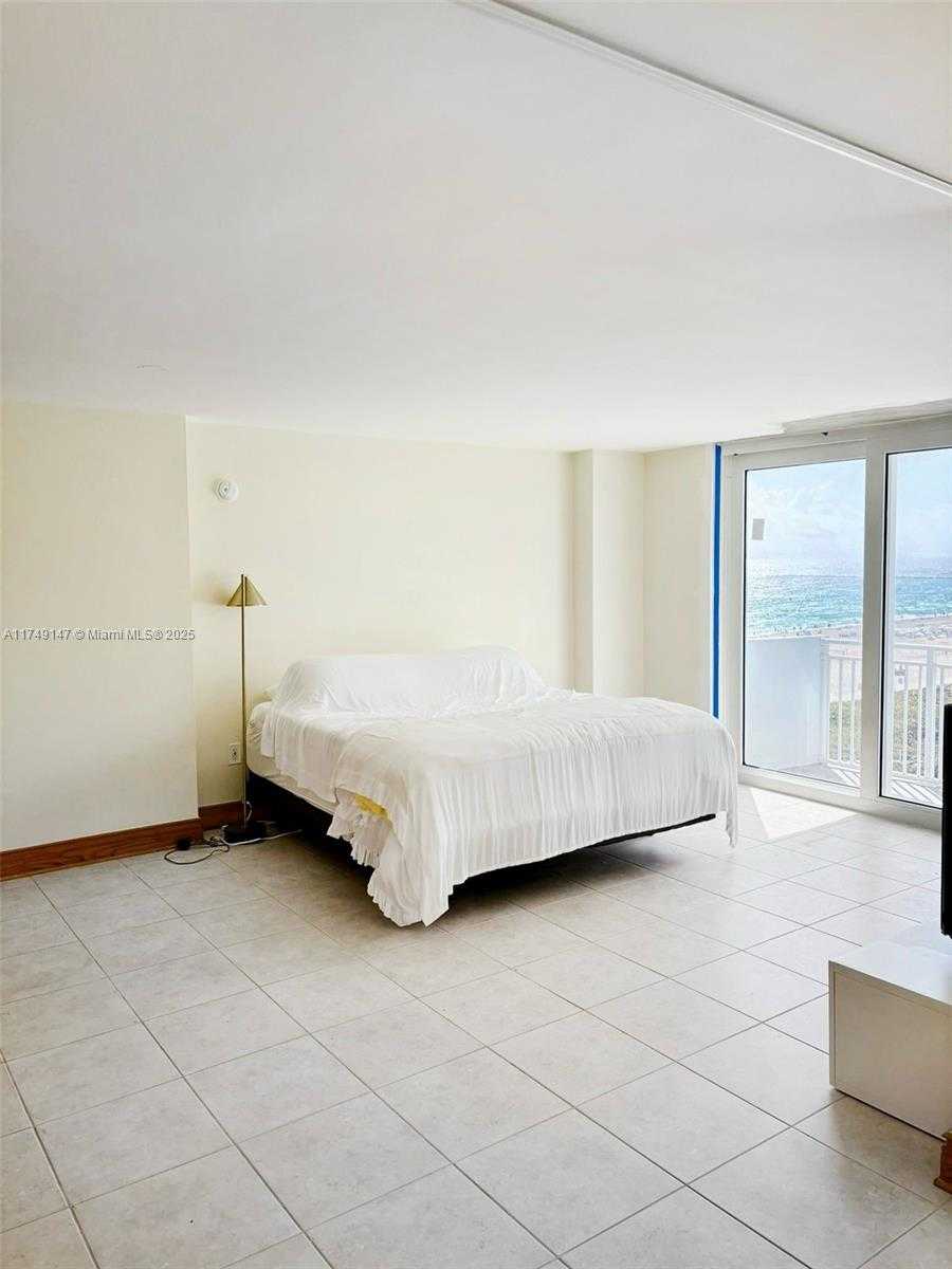Small Image of 345 OCEAN DR #914, Miami Beach Number 7