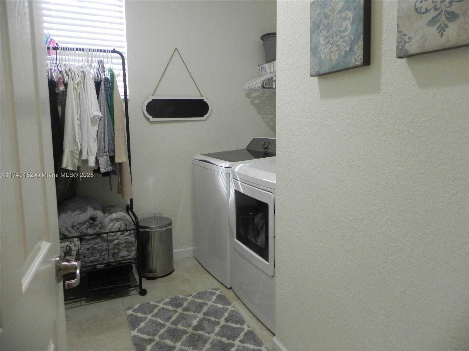 Small Image of 12170 VILLAGE PL #1, Davie Number 23