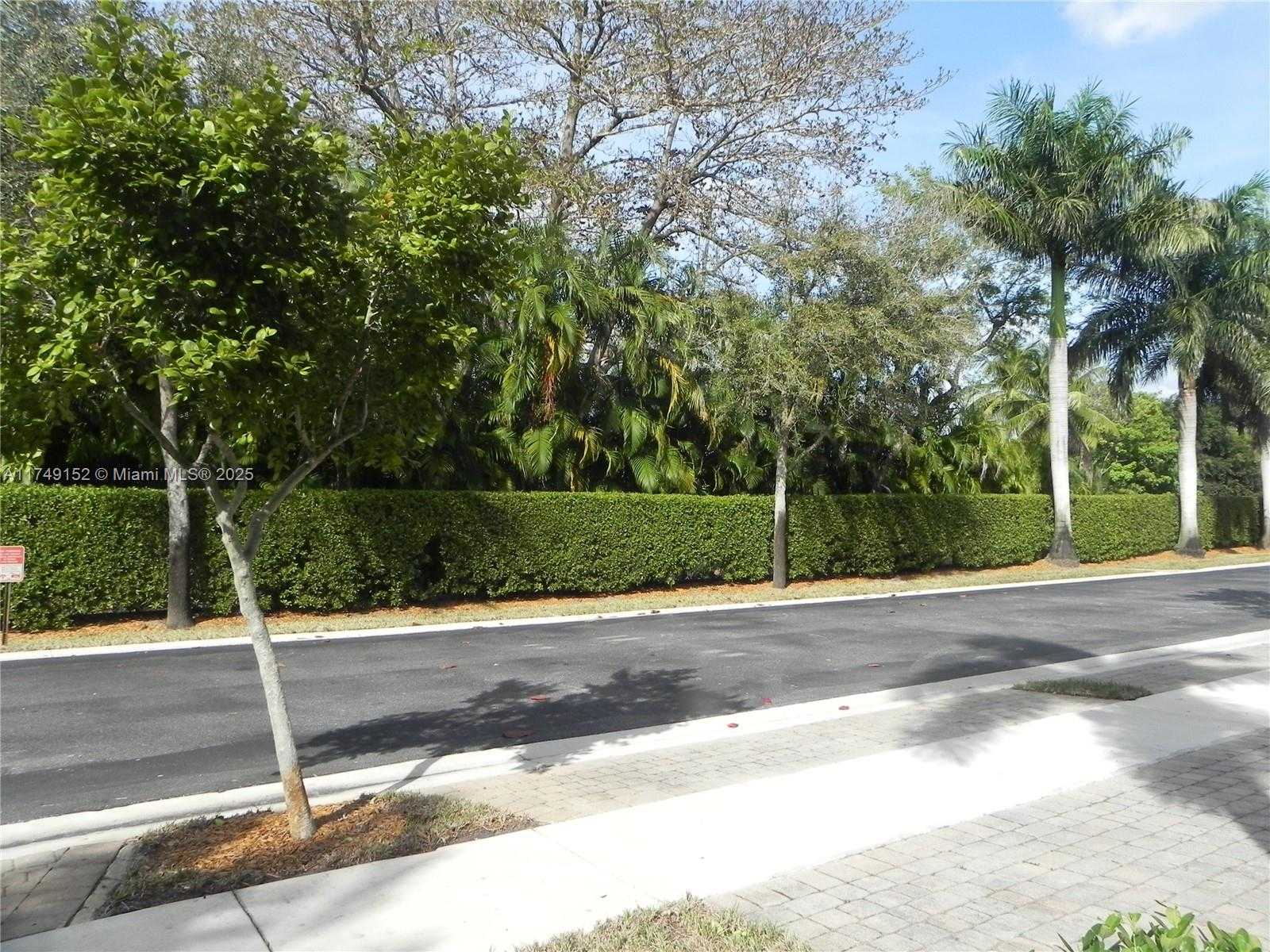 Small Image of 12170 VILLAGE PL #1, Davie Number 37