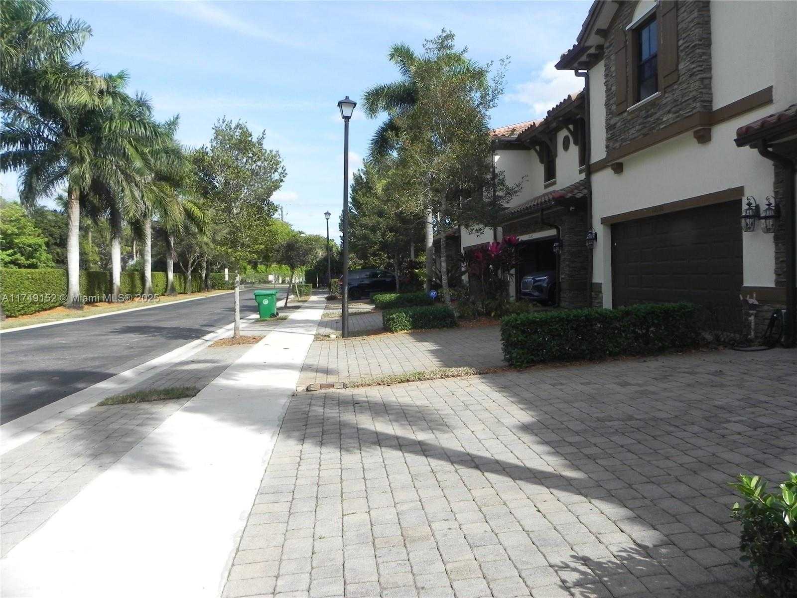 Small Image of 12170 VILLAGE PL #1, Davie Number 38