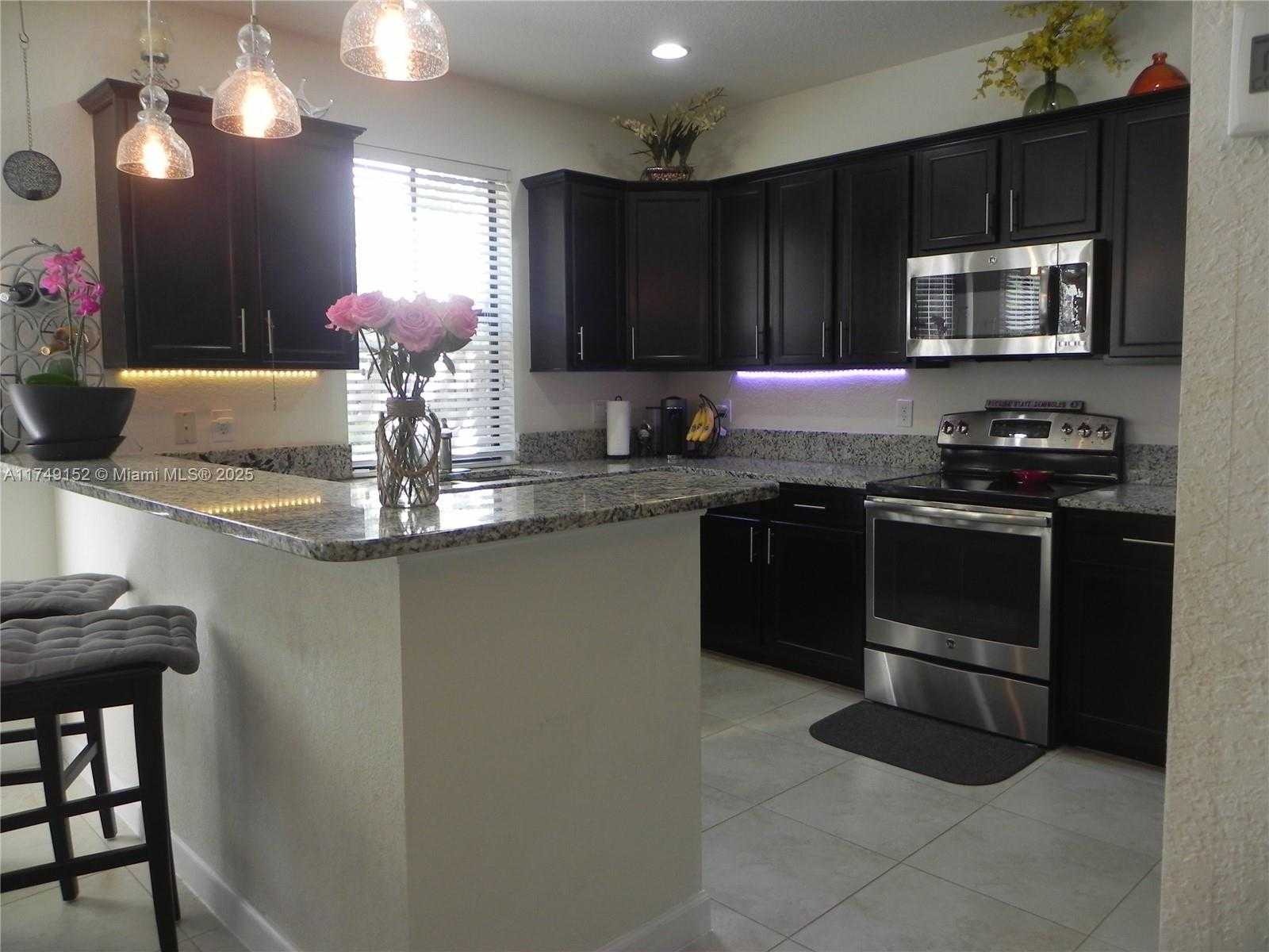 Small Image of 12170 VILLAGE PL #1, Davie Number 6