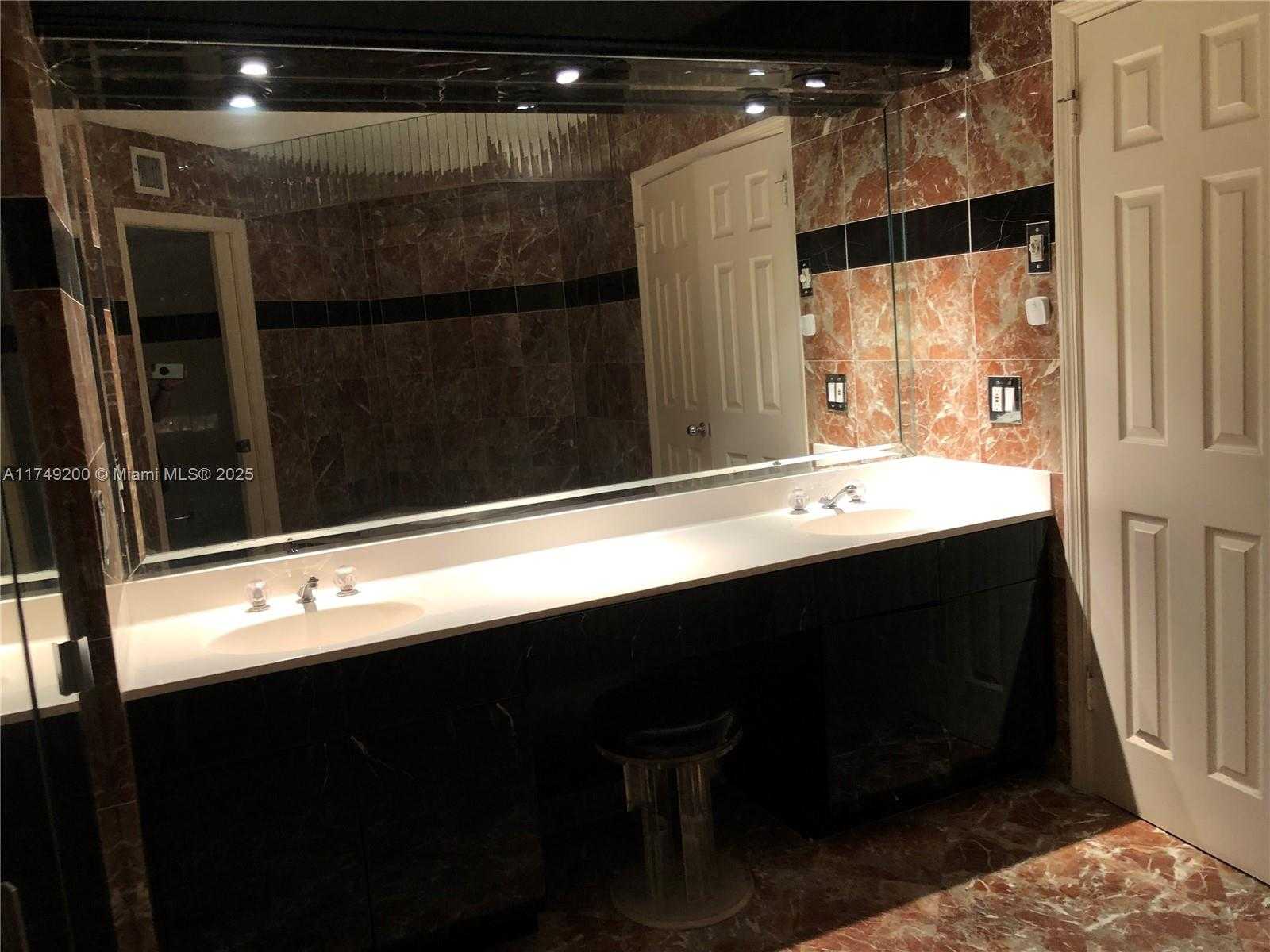 Small Image of 3500 MYSTIC POINTE DR #1905, Aventura Number 19