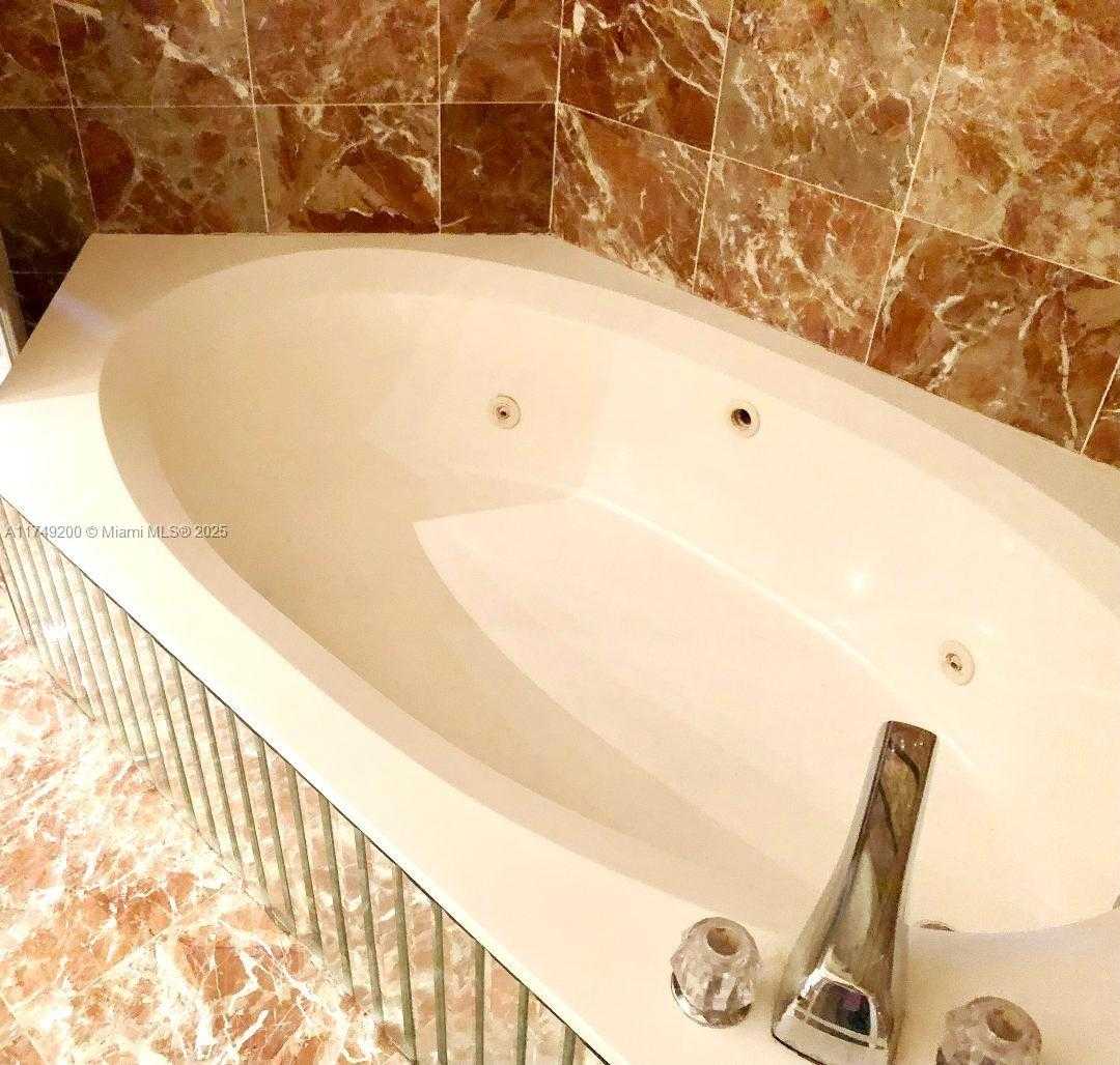 Small Image of 3500 MYSTIC POINTE DR #1905, Aventura Number 22
