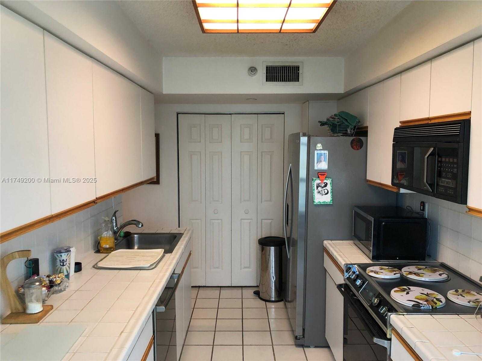 Small Image of 3500 MYSTIC POINTE DR #1905, Aventura Number 26