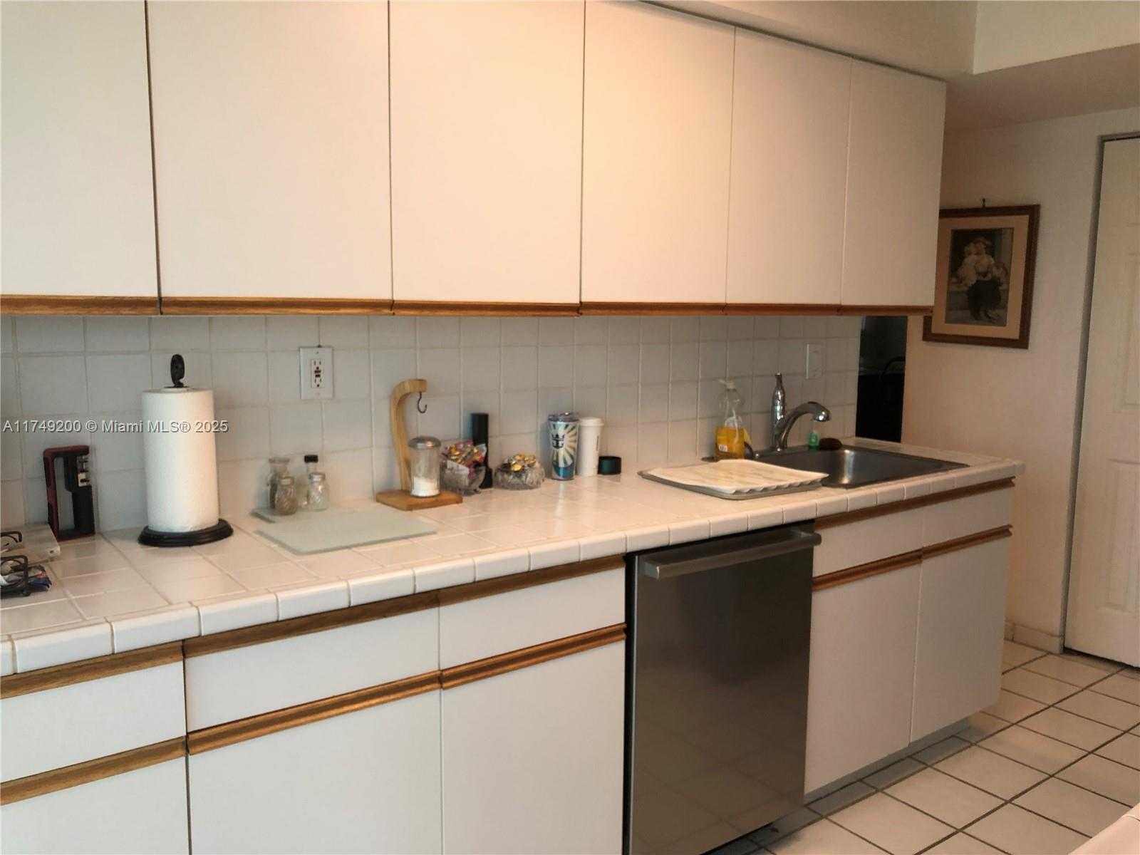 Small Image of 3500 MYSTIC POINTE DR #1905, Aventura Number 27