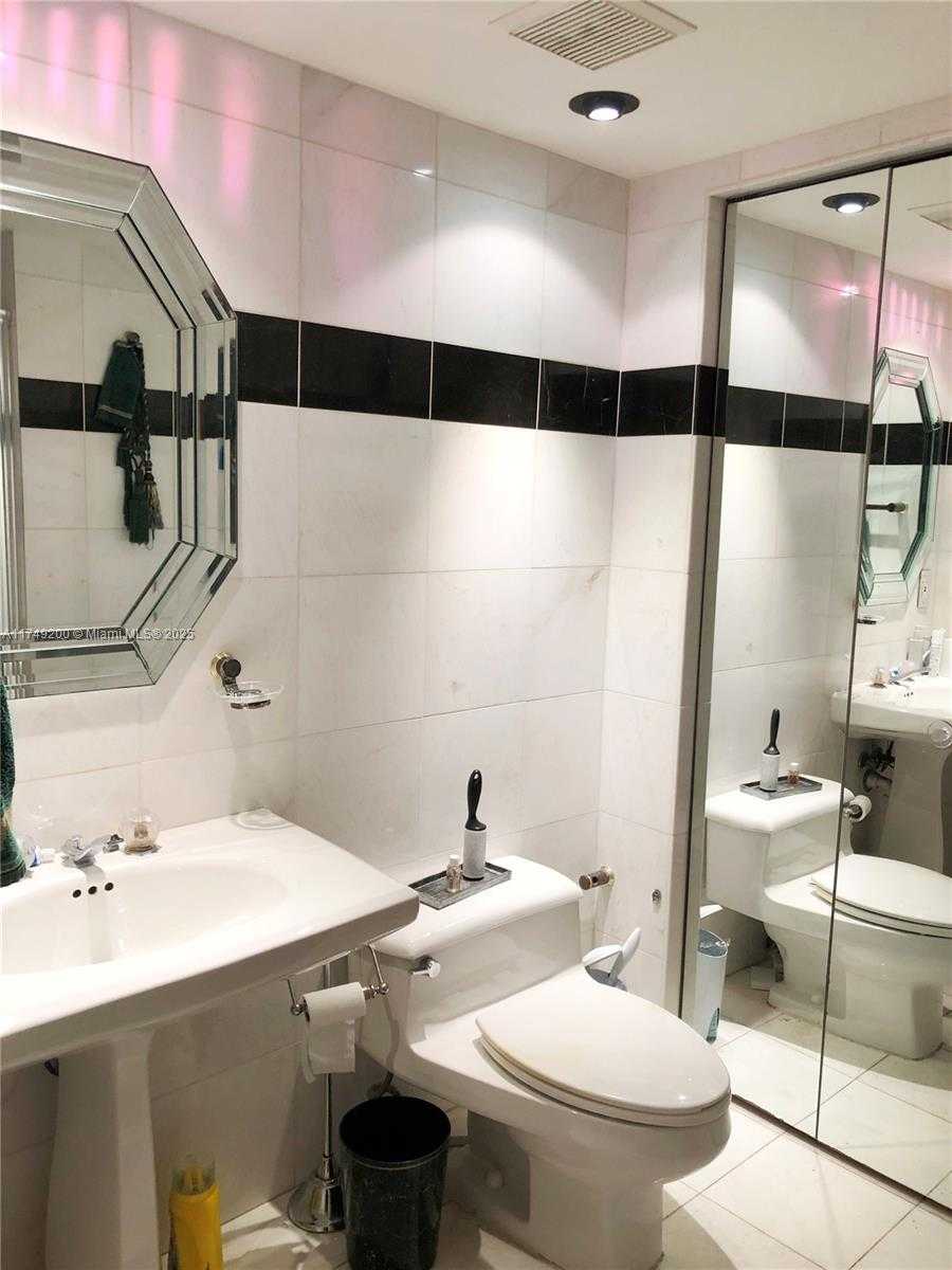 Small Image of 3500 MYSTIC POINTE DR #1905, Aventura Number 29
