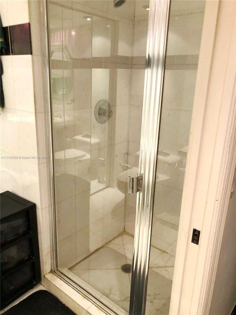 Small Image of 3500 MYSTIC POINTE DR #1905, Aventura Number 30