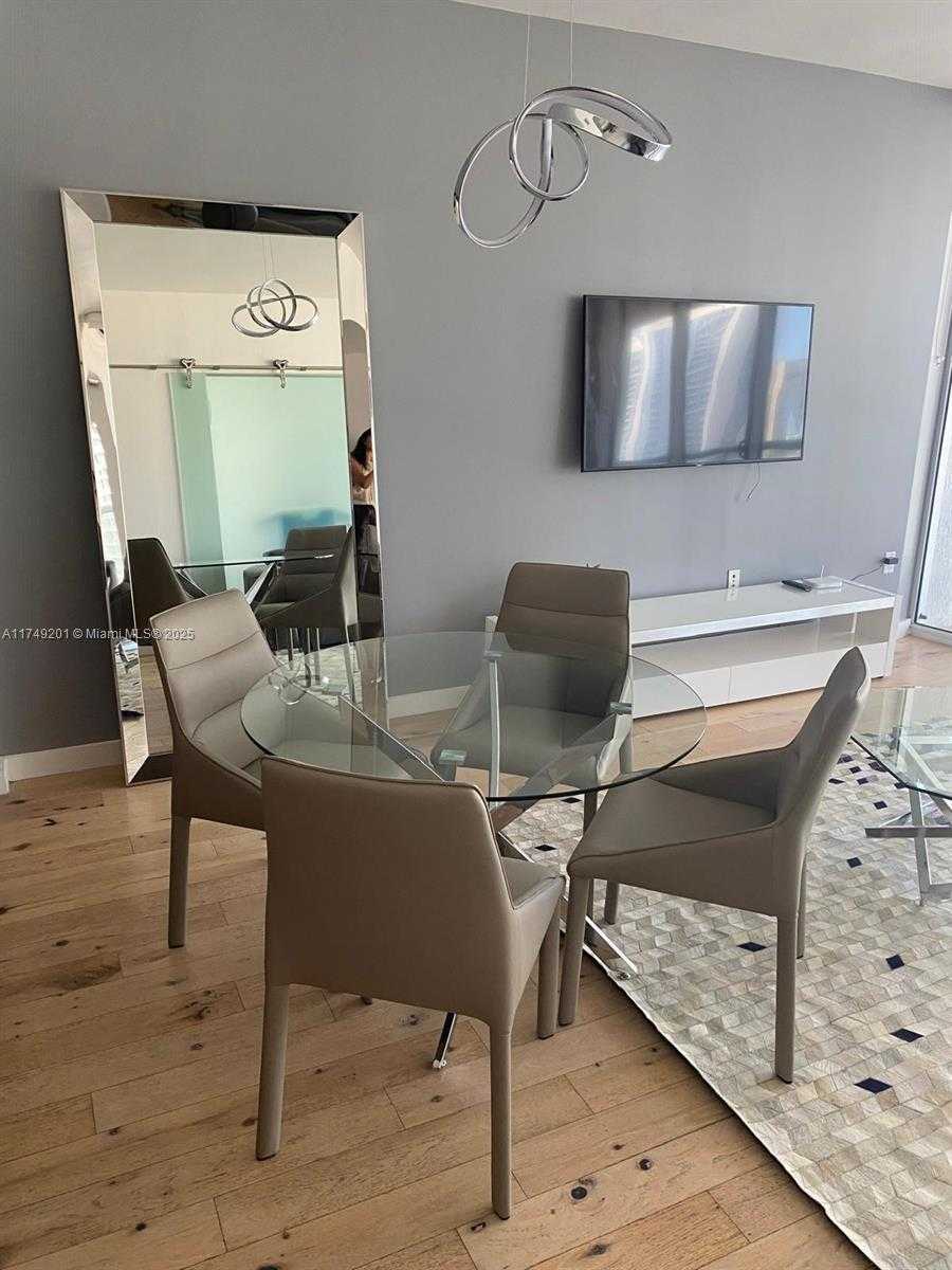 Small Image of 485 BRICKELL AVE #2603, Miami Number 4