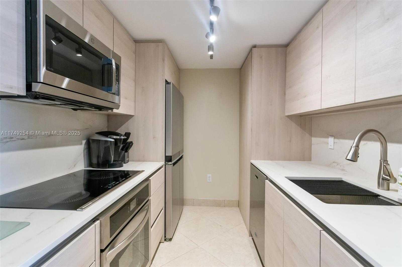 Small Image of 10275 COLLINS AV #1018, Bal Harbour Number 10