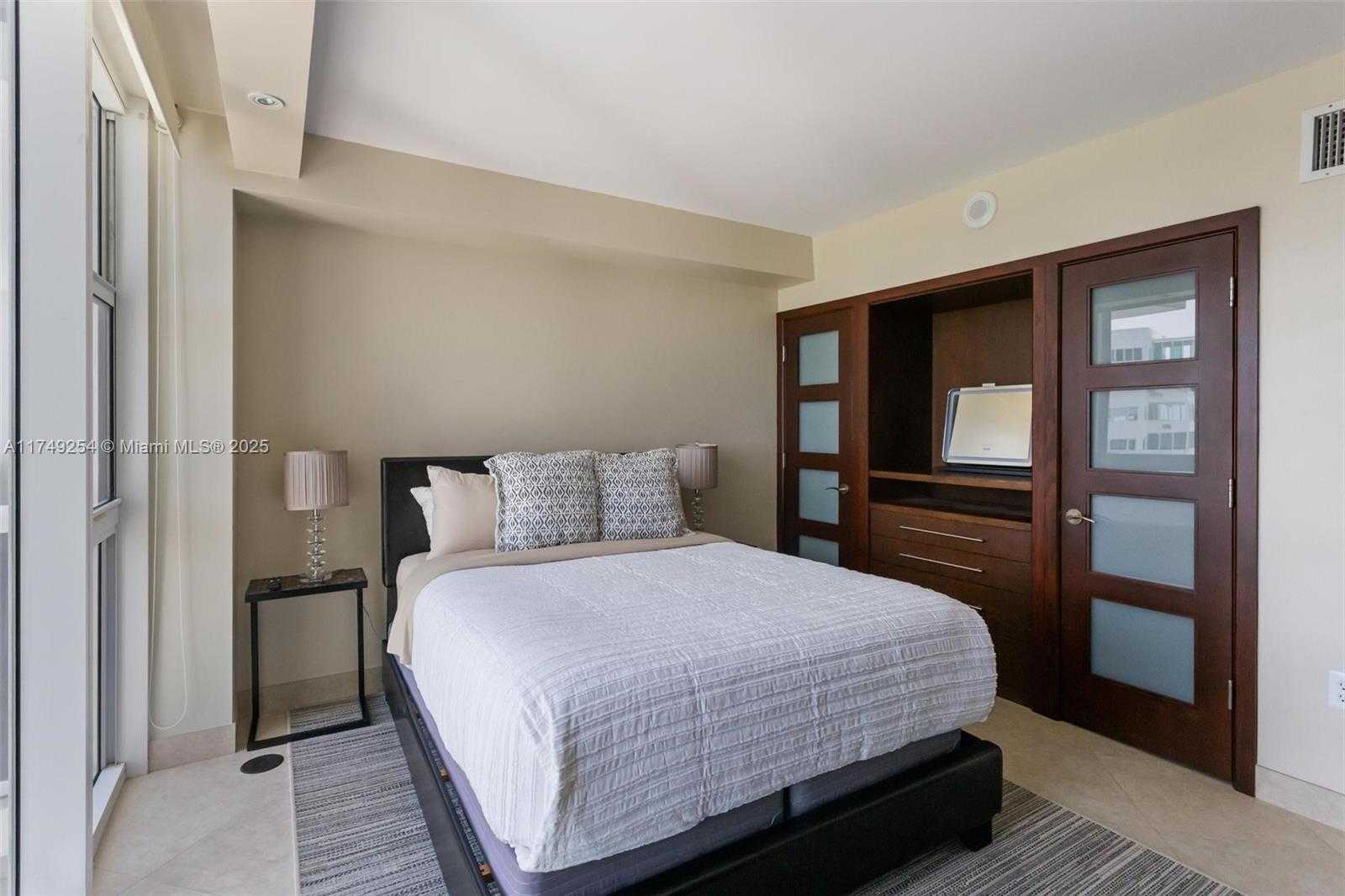 Small Image of 10275 COLLINS AV #1018, Bal Harbour Number 17