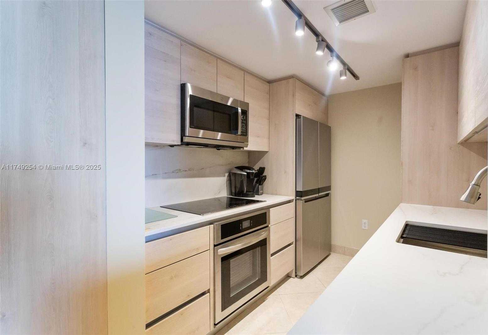 Small Image of 10275 COLLINS AV #1018, Bal Harbour Number 8