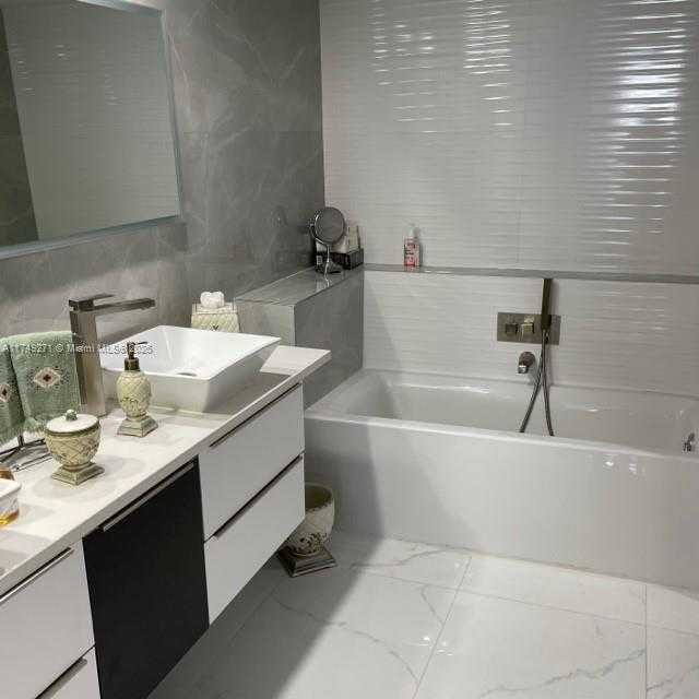 Small Image of 3530 #2604, Aventura Number 10