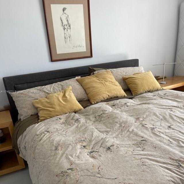 Small Image of 3530 #2604, Aventura Number 12