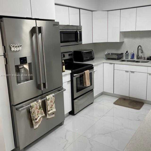 Small Image of 3530 #2604, Aventura Number 19
