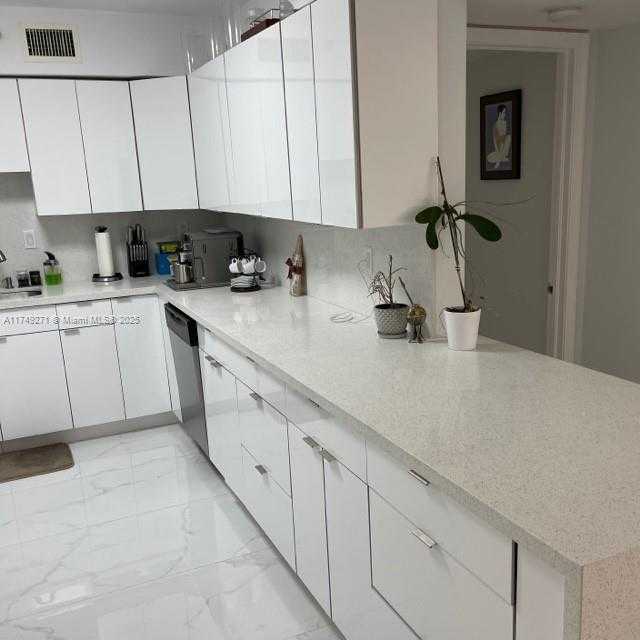 Small Image of 3530 #2604, Aventura Number 20