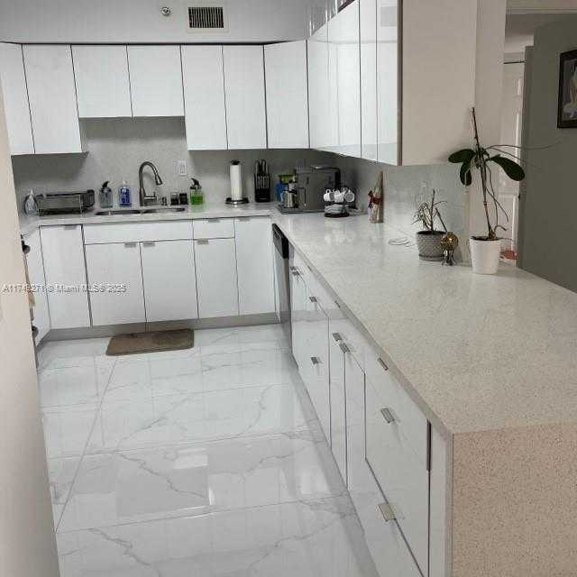 Small Image of 3530 #2604, Aventura Number 22