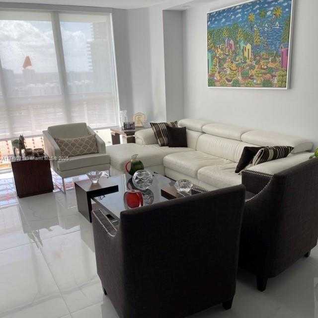 Small Image of 3530 #2604, Aventura Number 30