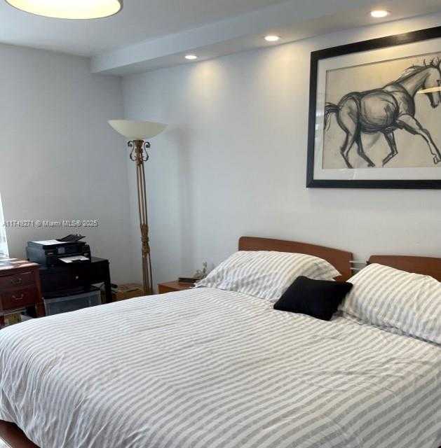 Small Image of 3530 #2604, Aventura Number 7