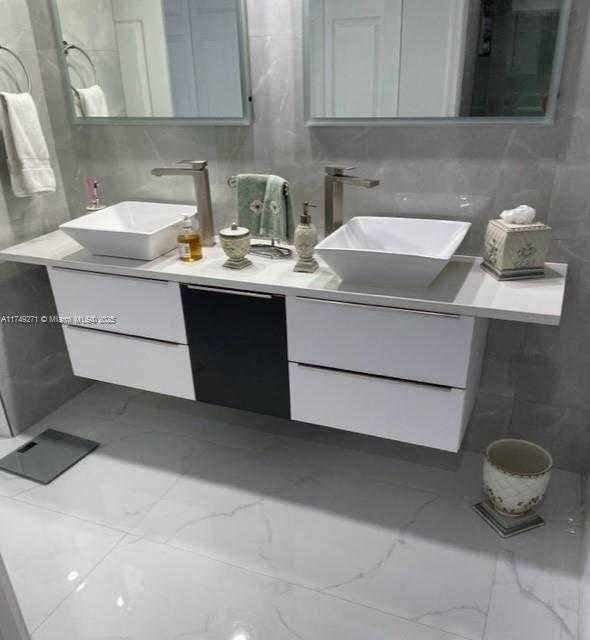 Small Image of 3530 #2604, Aventura Number 8