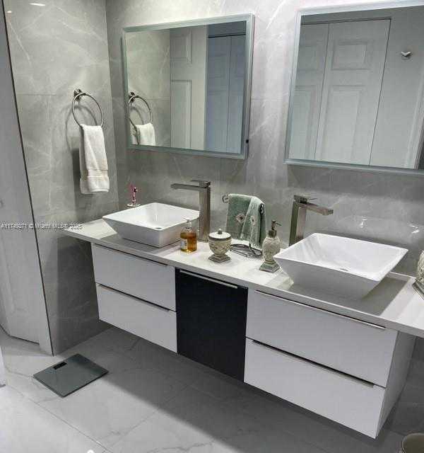 Small Image of 3530 #2604, Aventura Number 9