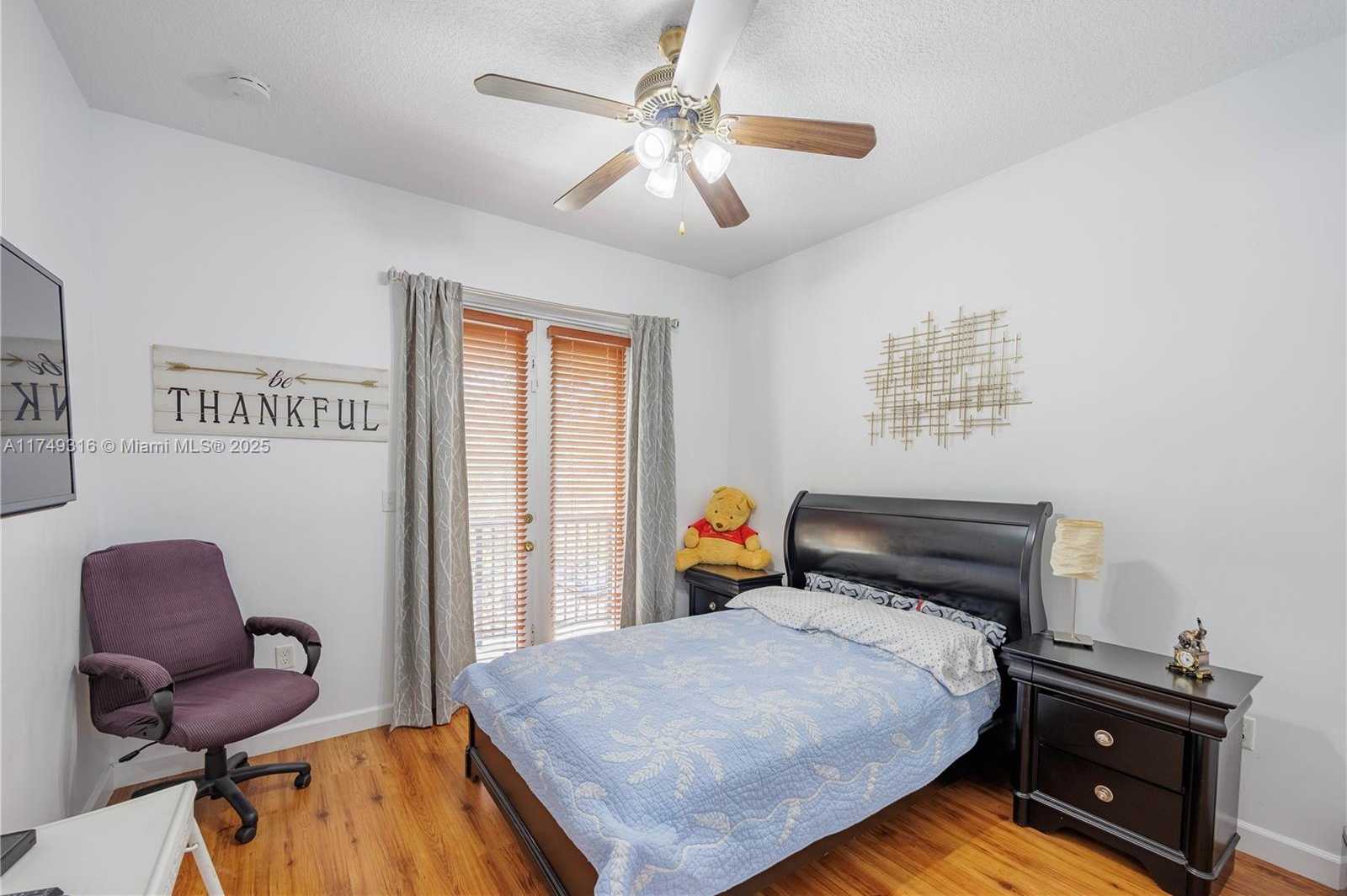 Small Image of 12923, Miami Number 15