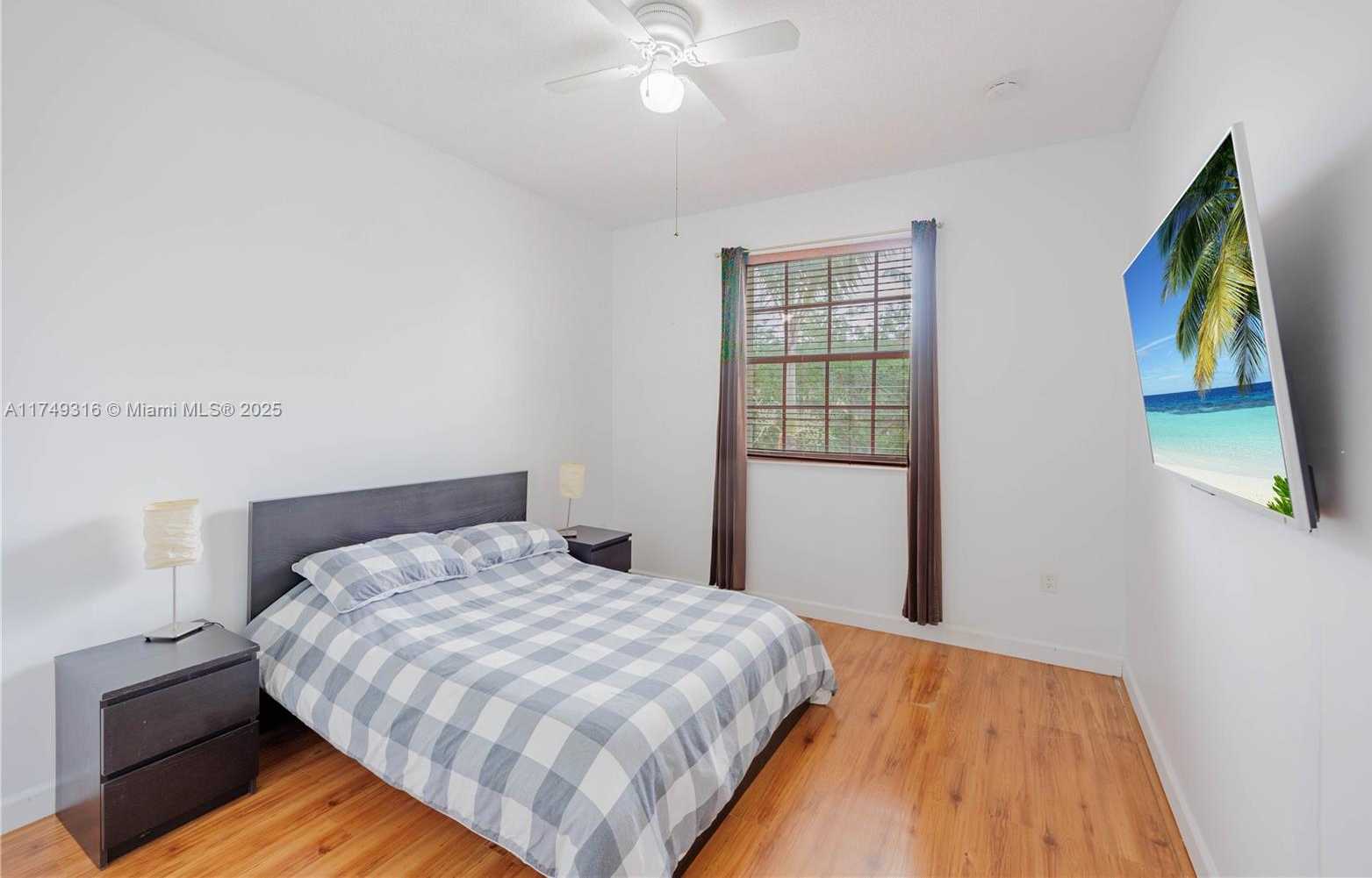 Small Image of 12923, Miami Number 16