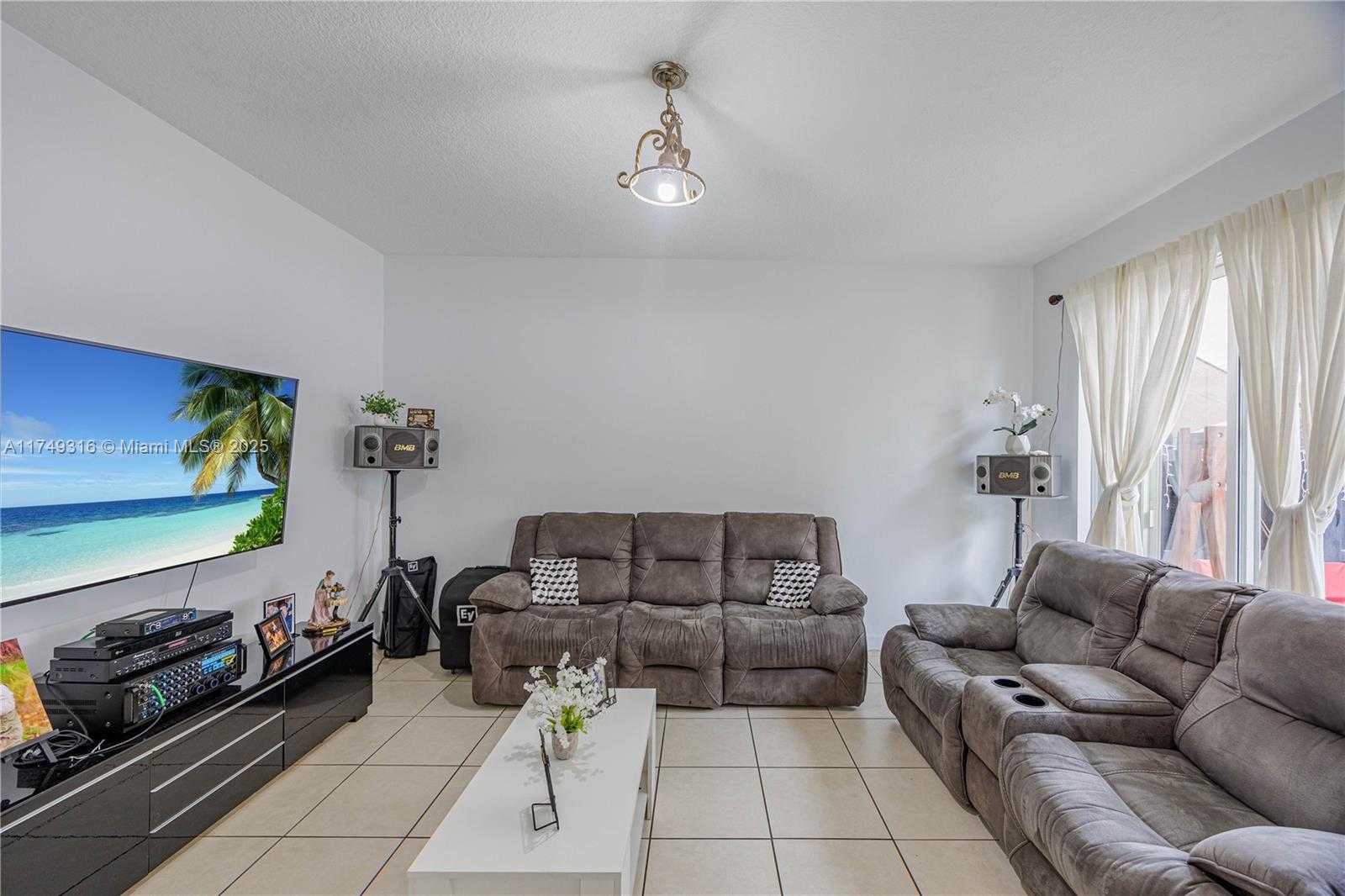 Small Image of 12923, Miami Number 5