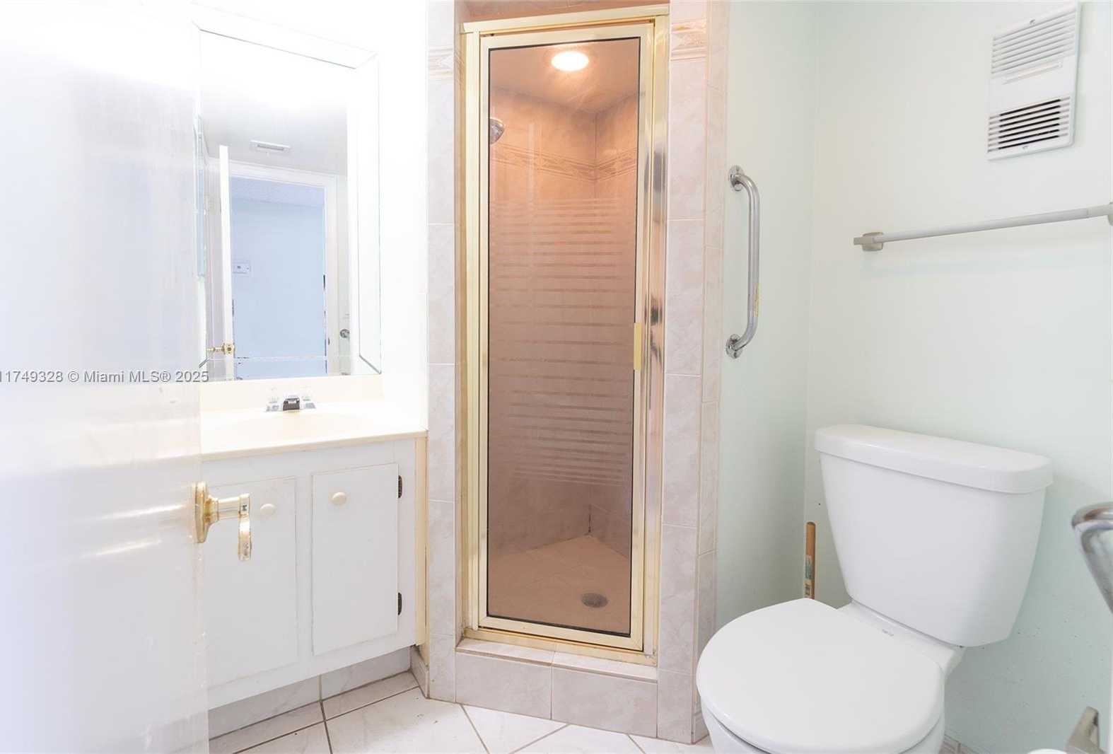 Small Image of 9235 LAGOON PL #404, Davie Number 10