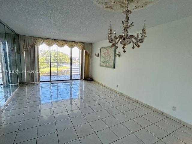 Small Image of 9235 LAGOON PL #404, Davie Number 7