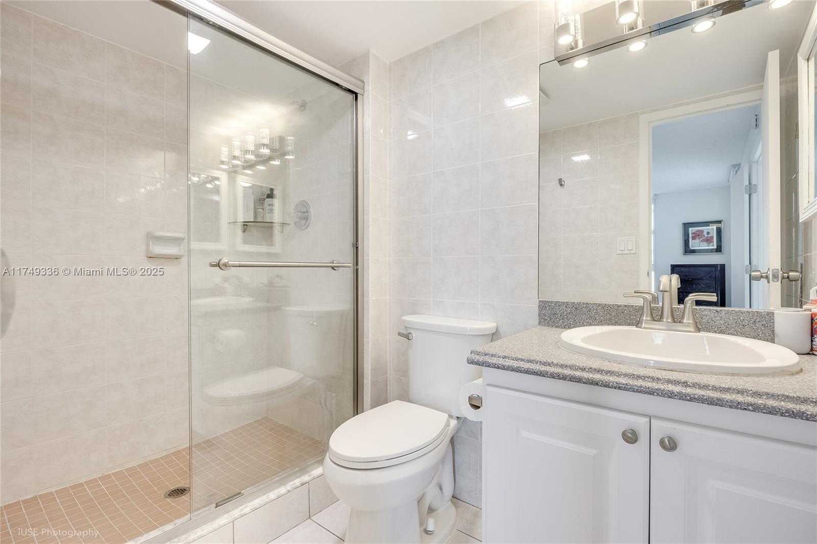 Small Image of 100 BAYVIEW DR #1231, Sunny Isles Beach Number 13