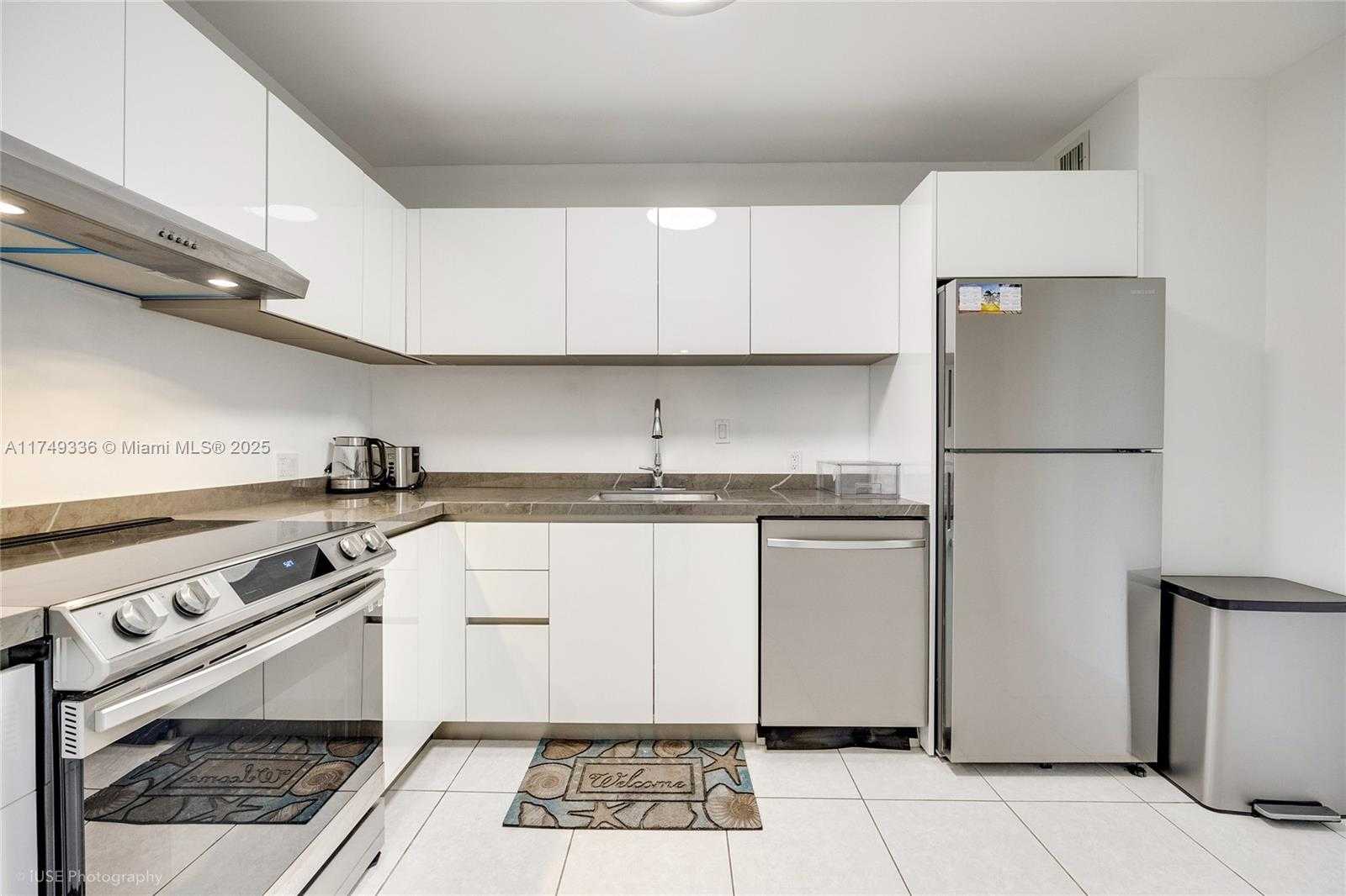 Small Image of 100 BAYVIEW DR #1231, Sunny Isles Beach Number 3