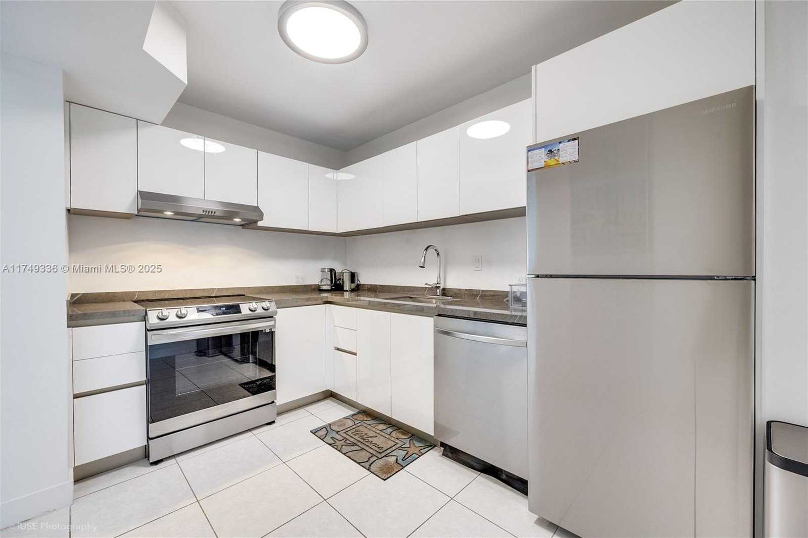Small Image of 100 BAYVIEW DR #1231, Sunny Isles Beach Number 4