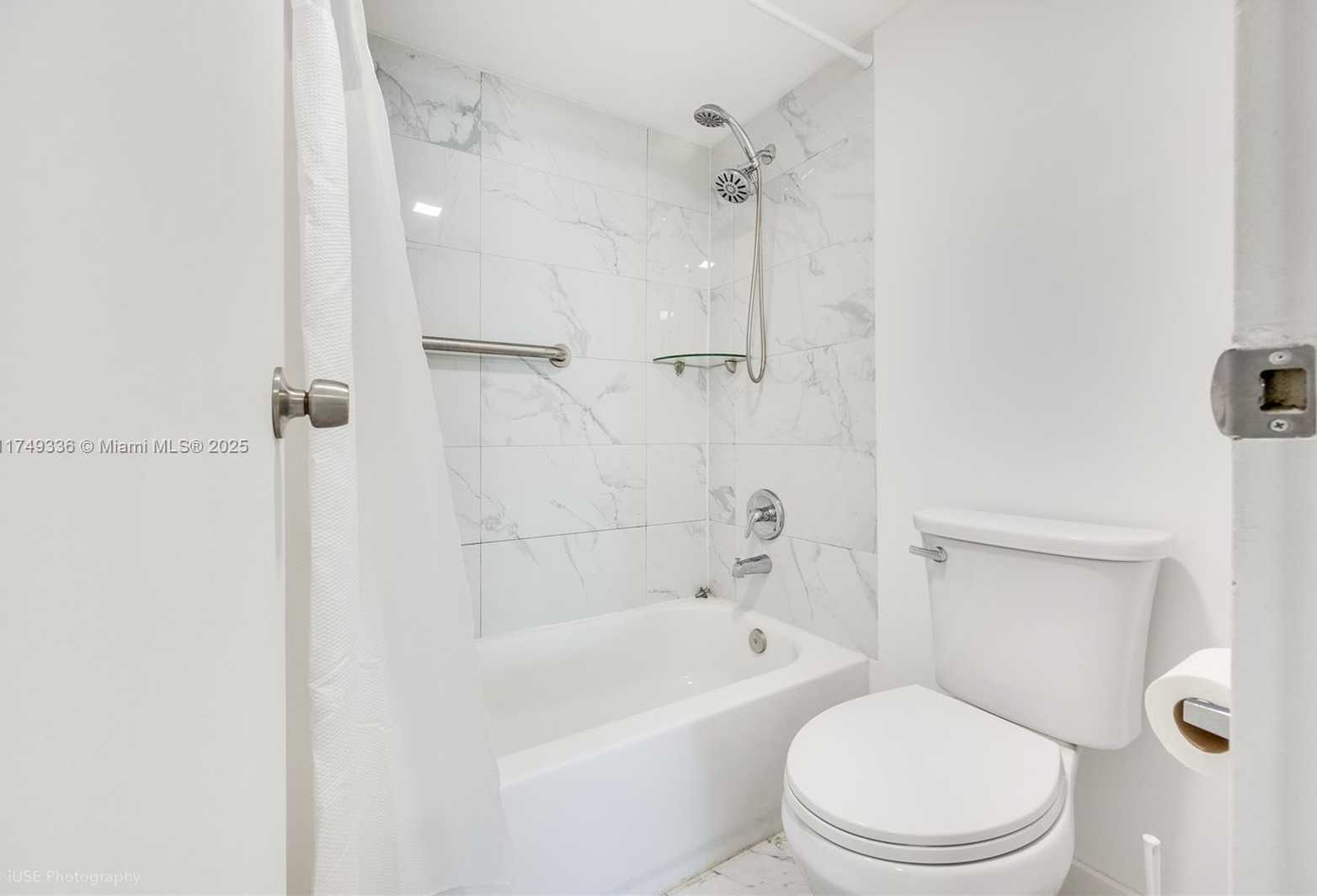 Small Image of 100 BAYVIEW DR #1231, Sunny Isles Beach Number 6