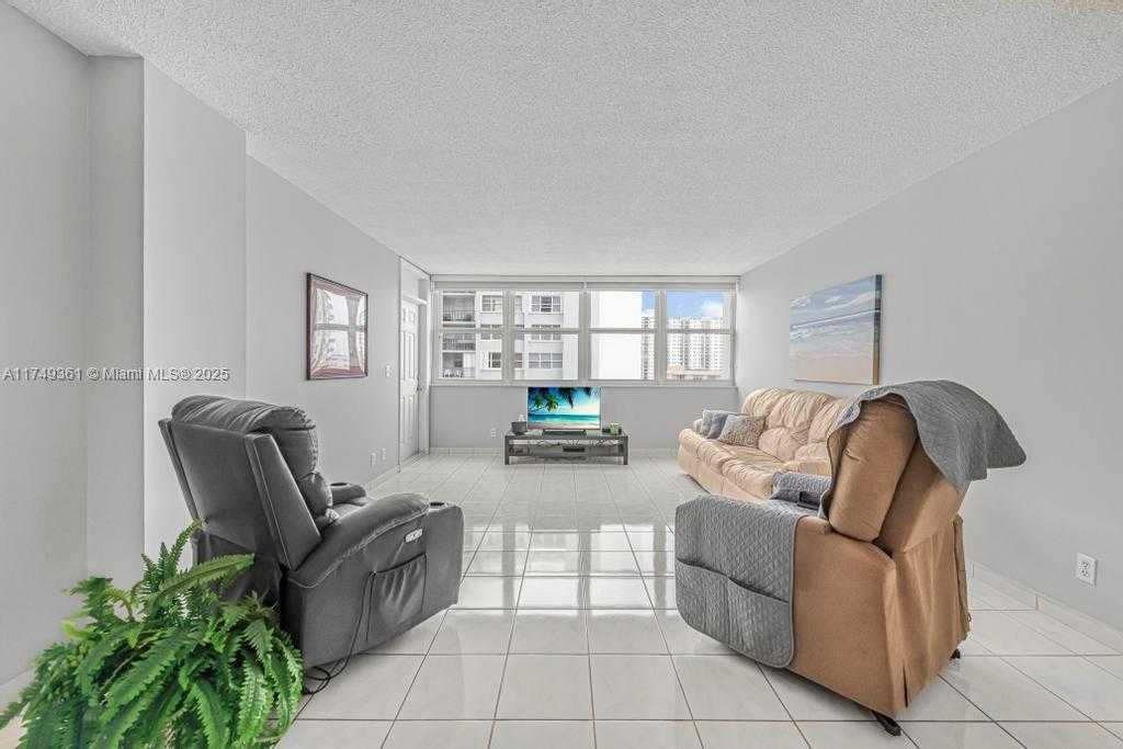 Small Image of 1410 SOUTH OCEAN DR #1103, Hollywood Number 2