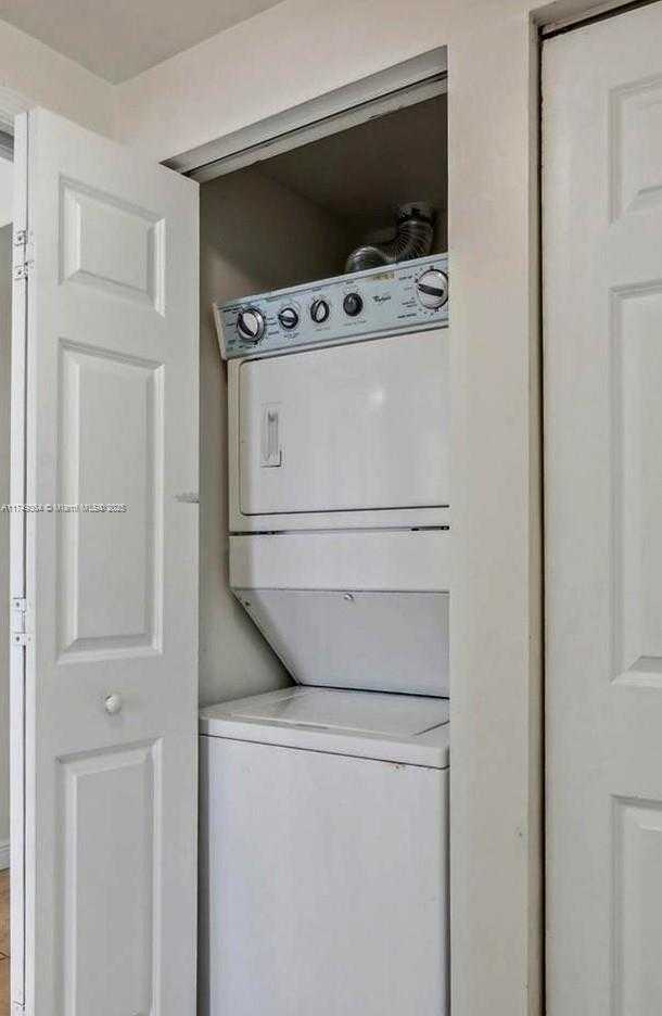 Small Image of 888 SOUTH DOUGLAS RD #1512, Coral Gables Number 4