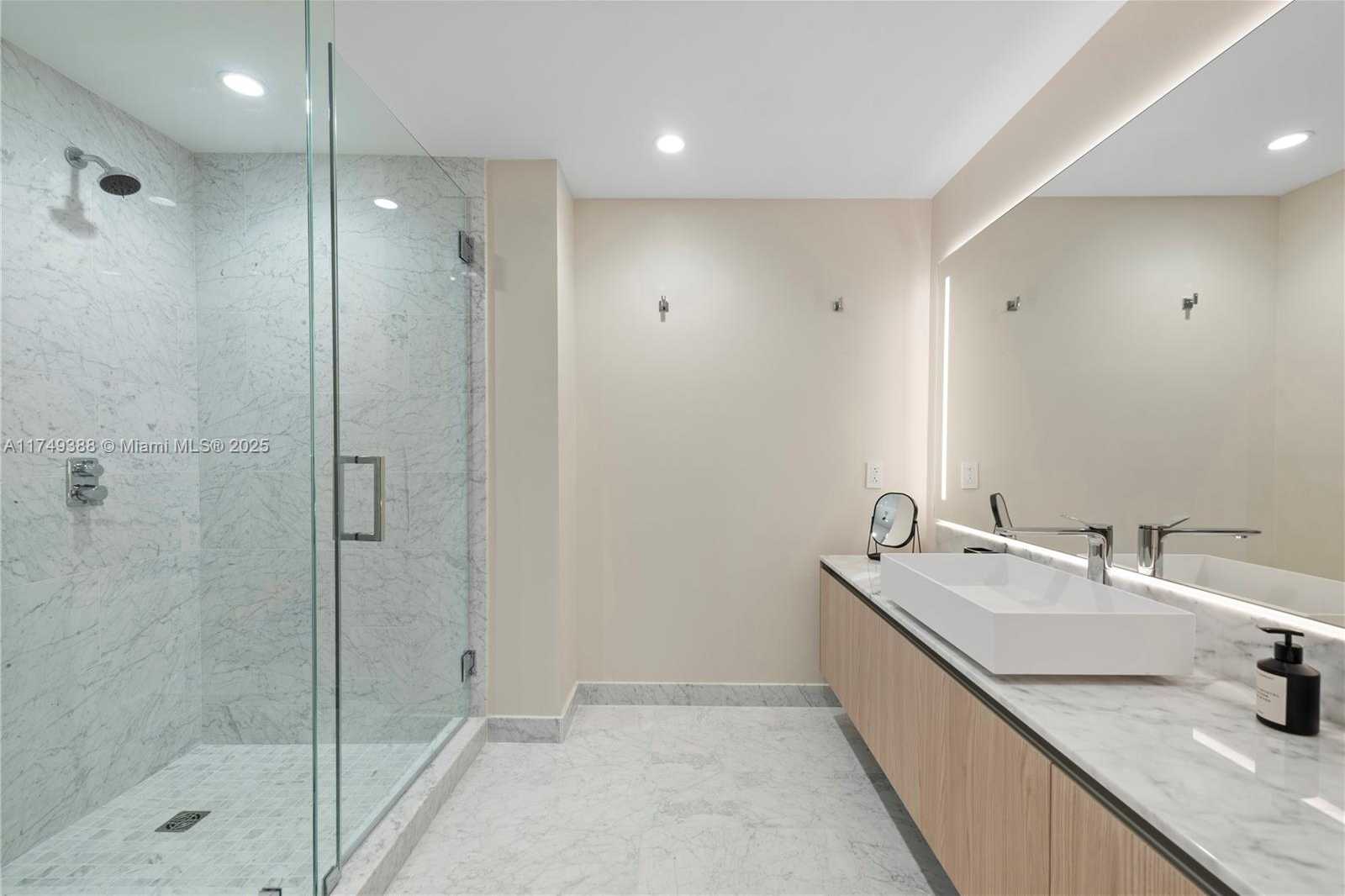 Small Image of 1135 103 ST #303, Bay Harbor Islands Number 27