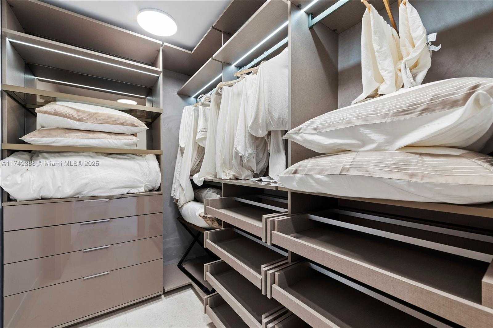 Small Image of 1135 103 ST #303, Bay Harbor Islands Number 28