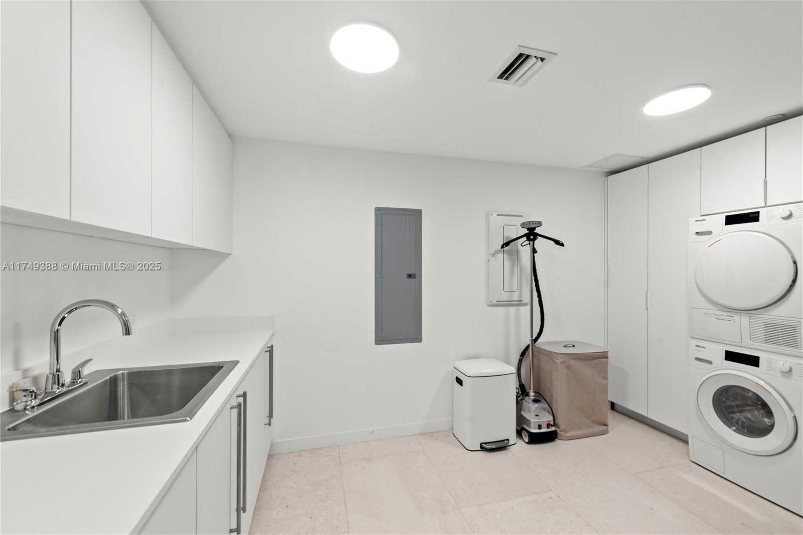 Small Image of 1135 103 ST #303, Bay Harbor Islands Number 34