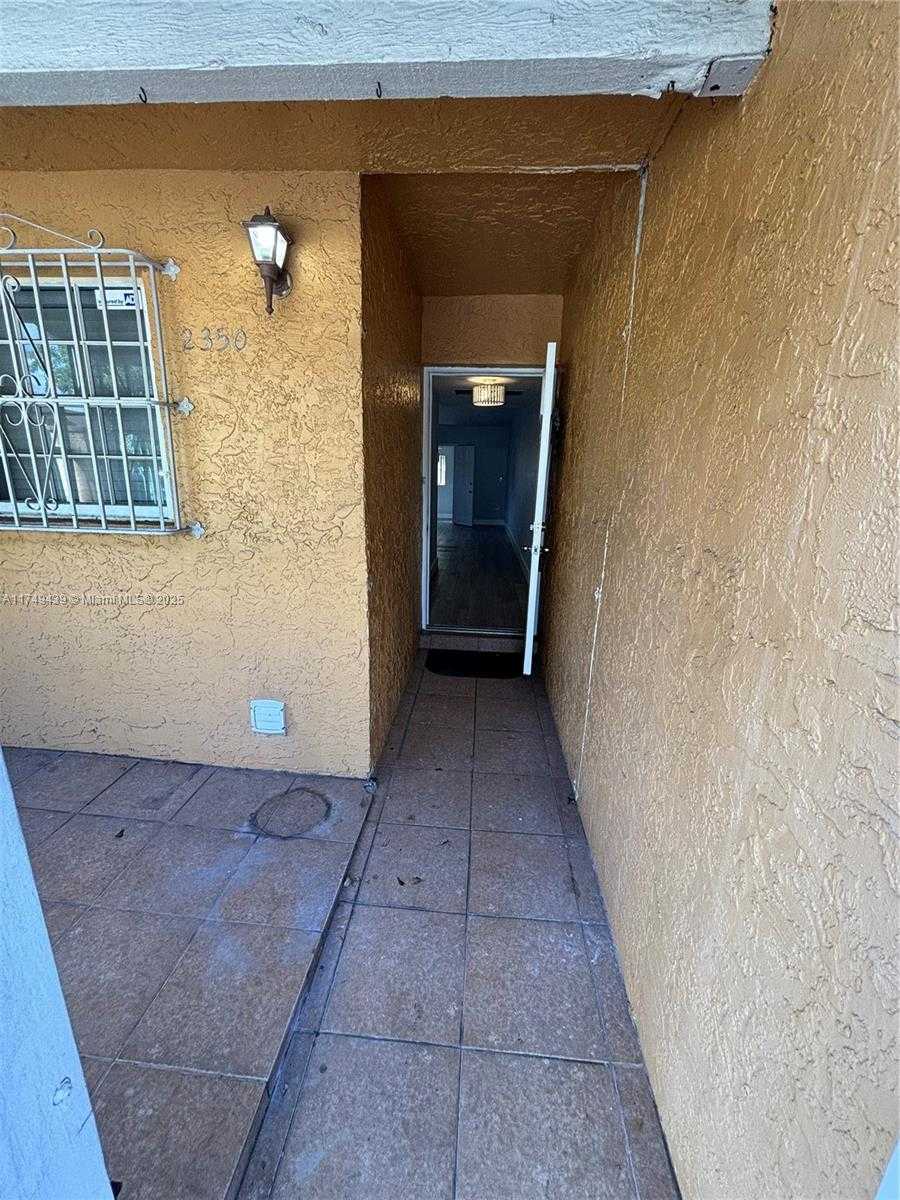 Small Image of 2350 WEST 53RD TER #12, Hialeah Number 3