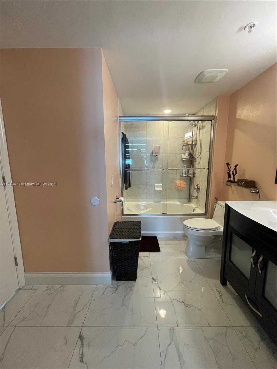 Small Image of 3180 SW 22nd Terrace, Miami, FL 33145, USA Number 10