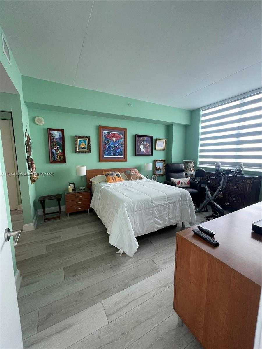 Small Image of 3180 SW 22nd Terrace, Miami, FL 33145, USA Number 12