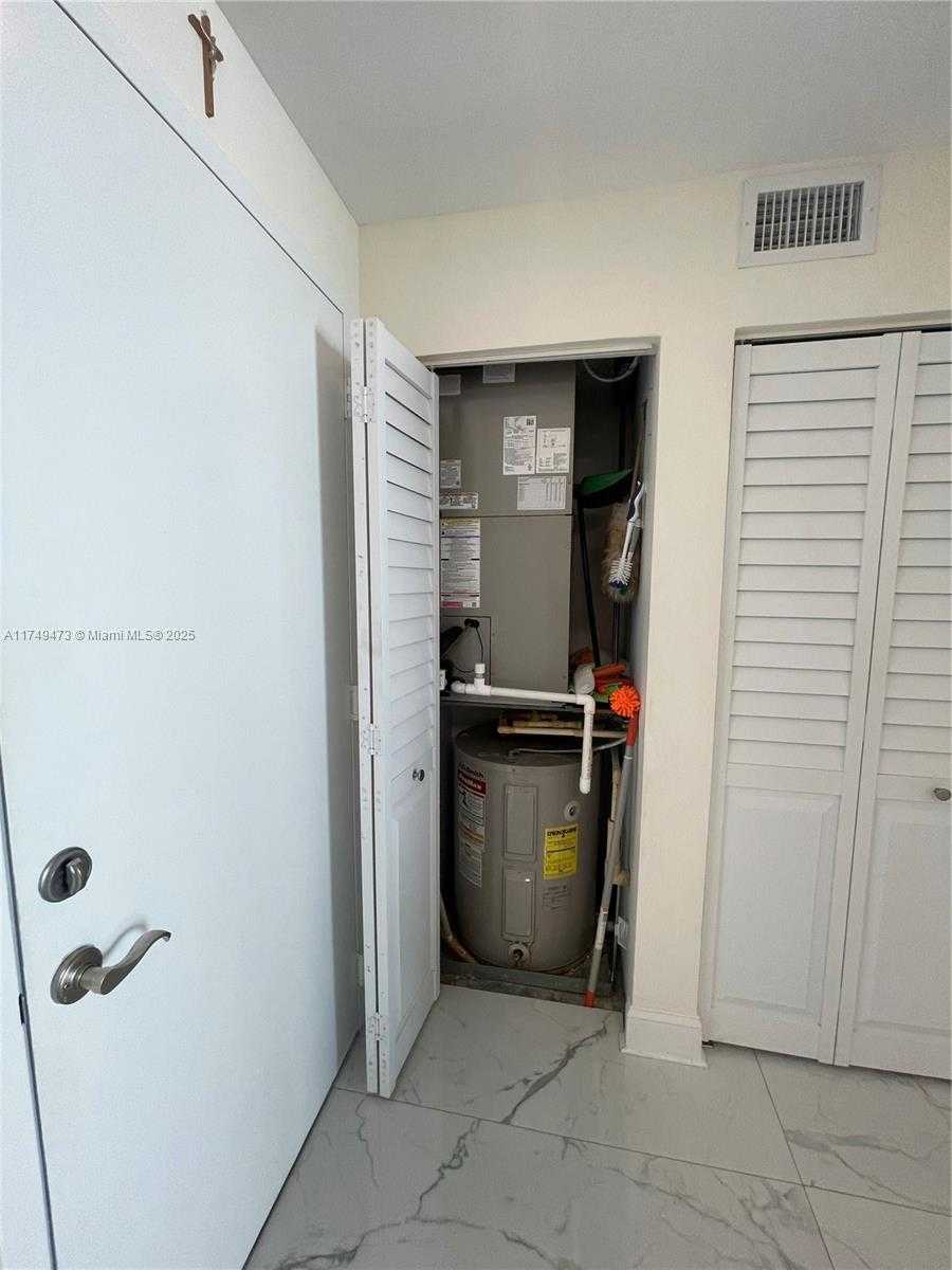 Small Image of 3180 SW 22nd Terrace, Miami, FL 33145, USA Number 14