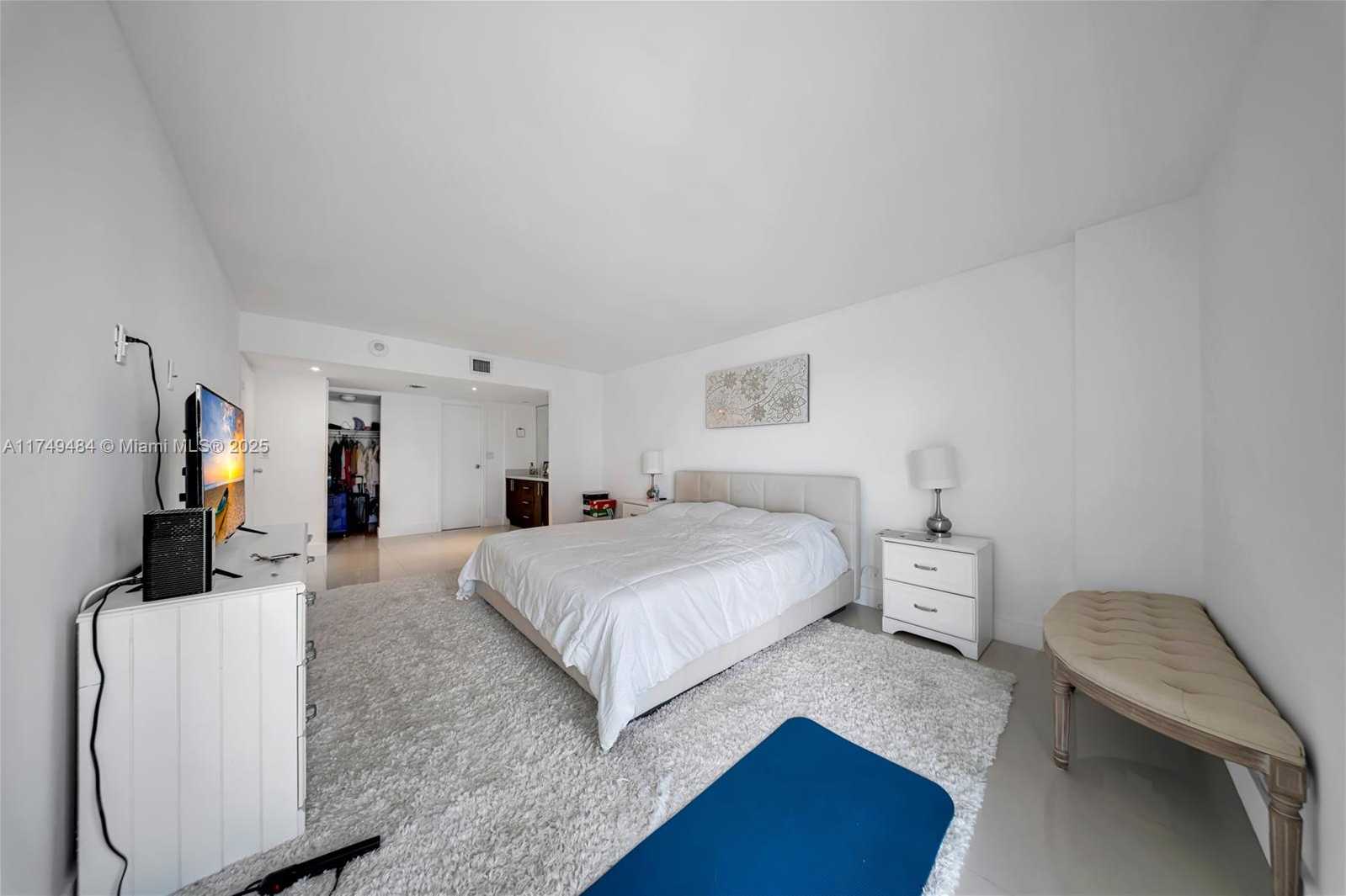 Small Image of 100 BAYVIEW DR #2014, Sunny Isles Beach Number 13