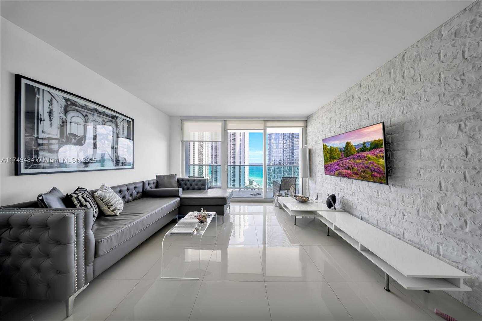 Small Image of 100 BAYVIEW DR #2014, Sunny Isles Beach Number 2