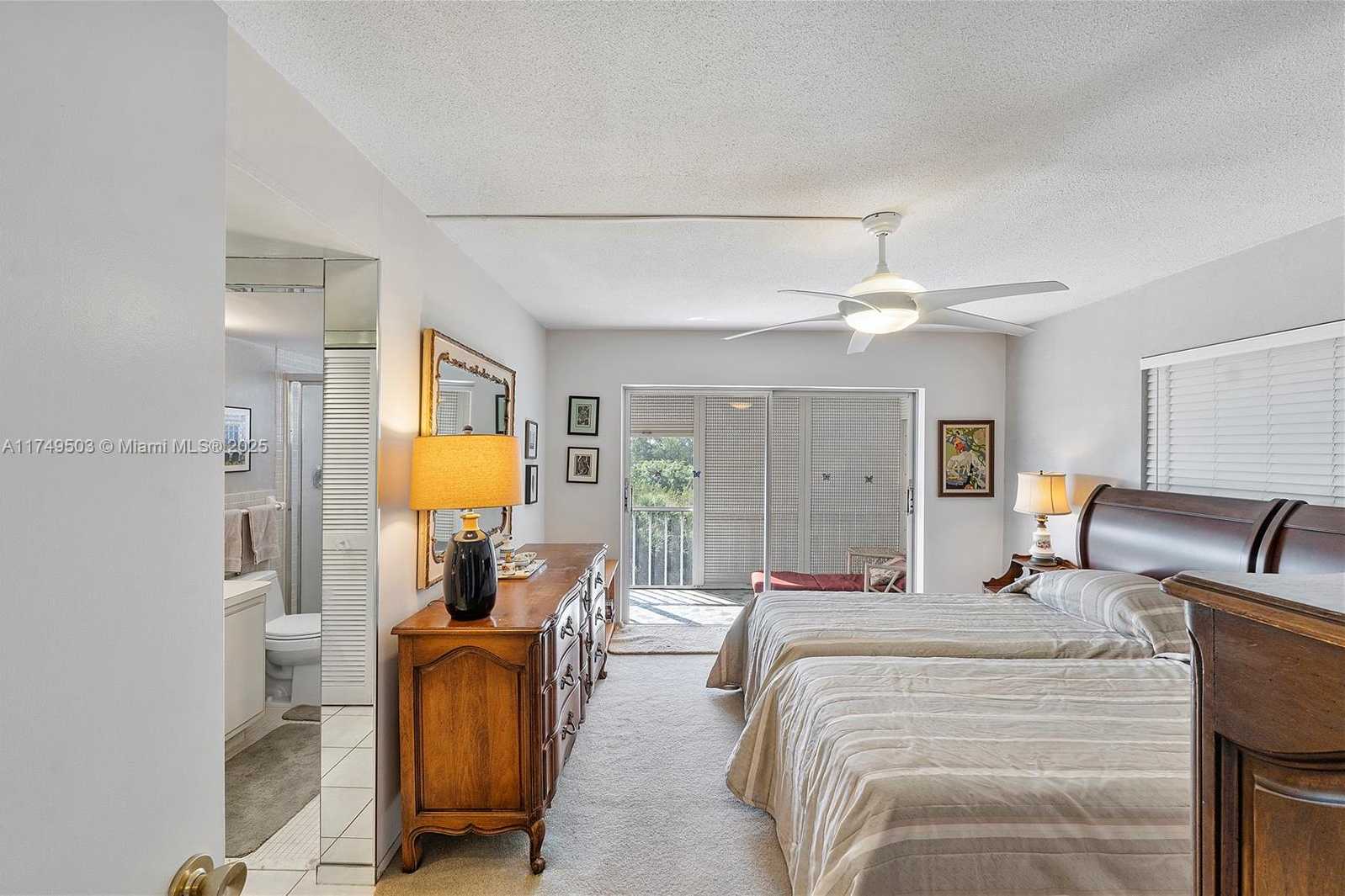 Small Image of 4800 HILLCREST LN #514, Hollywood Number 10