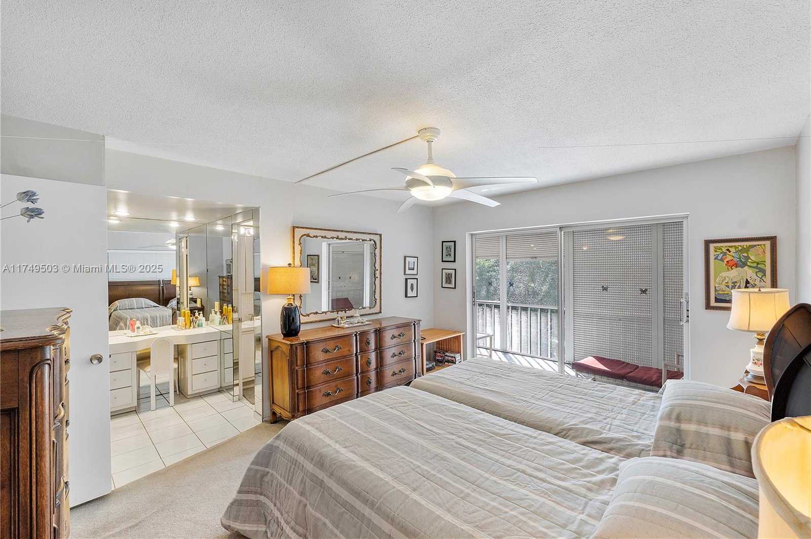 Small Image of 4800 HILLCREST LN #514, Hollywood Number 11